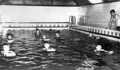Плавальний басейн «Золота рибка». Фото поч. 1970-х років