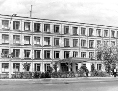 Головний навчальний корпус машинобудівного технікуму. Фото 1980-х років