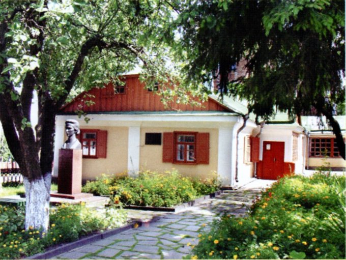 Будинок Окружка, в якому в 1870–71 роках мешкала родина Косачів. Сучасне фото