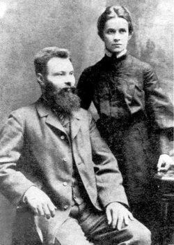 Ольга Косач-Кривинюк з чоловіком Михайлом. Фото 1905–06 років