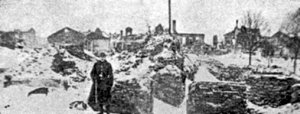 Шкільна вулиця після пожежі 1919 р. (з меморіальної книги «Звіл»)